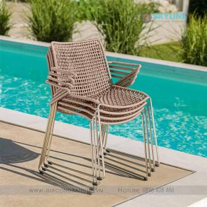 ghế sắt xếp chồng lên nhau