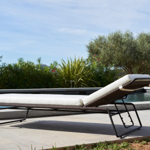 giường tắm nắng ngoài trời