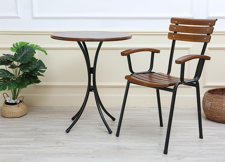 bàn ghế cafe phong cách cổ điển