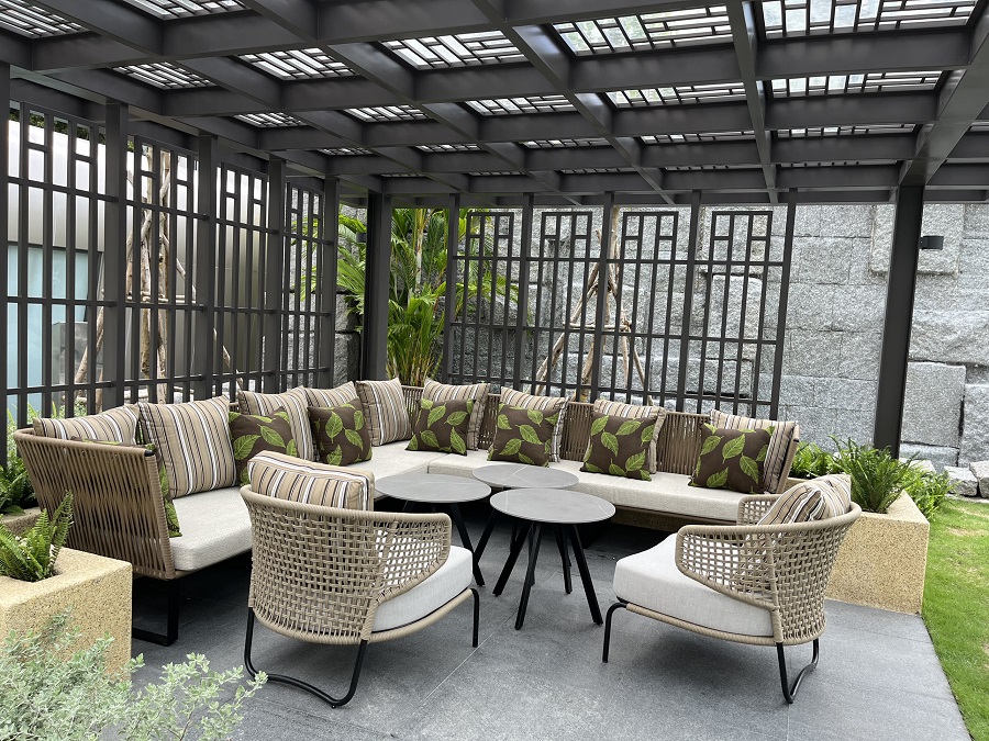 bàn ghế khách sạn Lotte Hotel Saigon